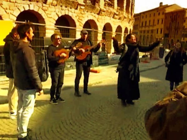 La musica al tempo del Coronavirus: flash mob a Verona - Rebecca Bottari